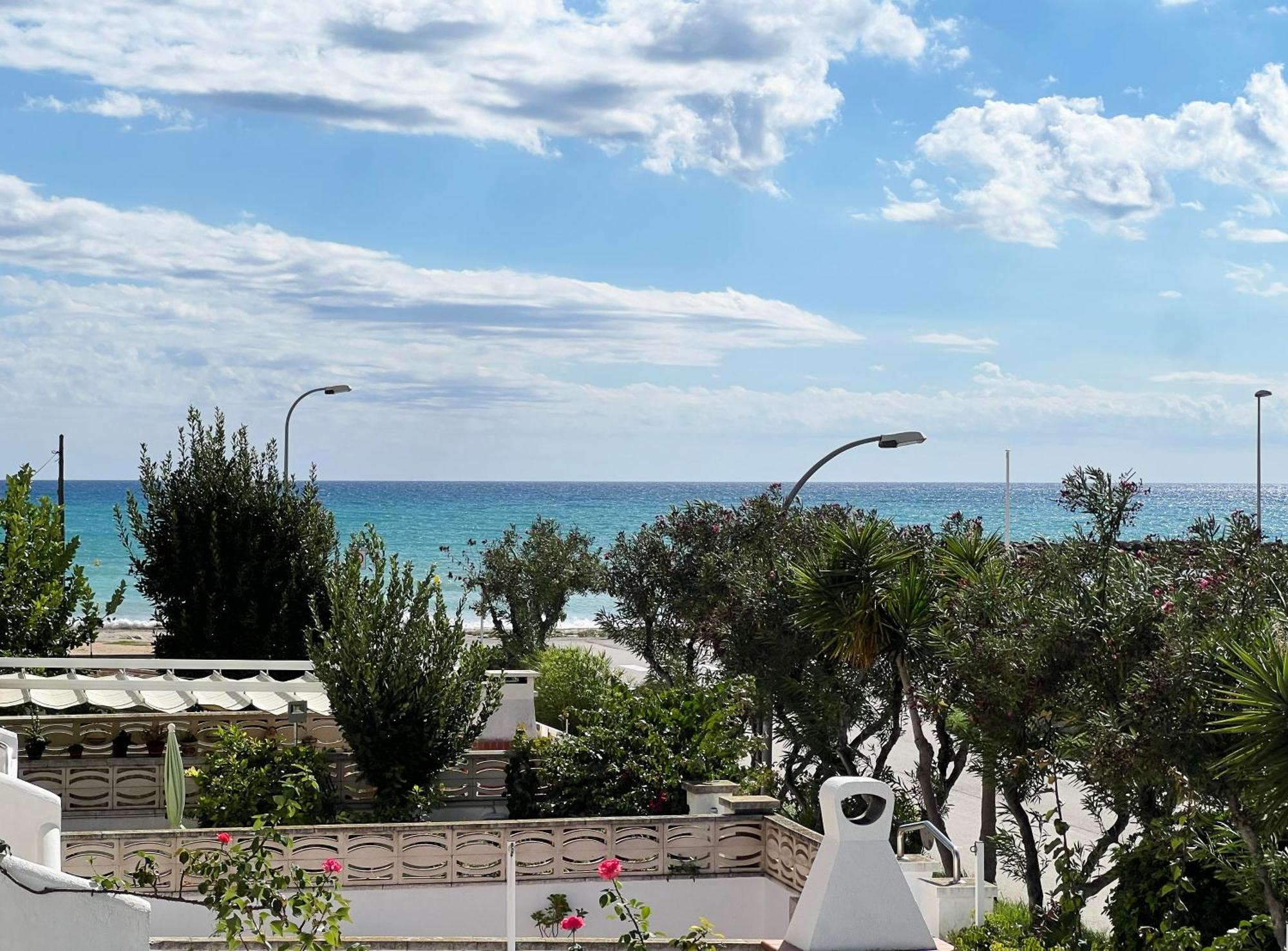 Espectacular Sunny House In The Beach Cunit Extérieur photo
